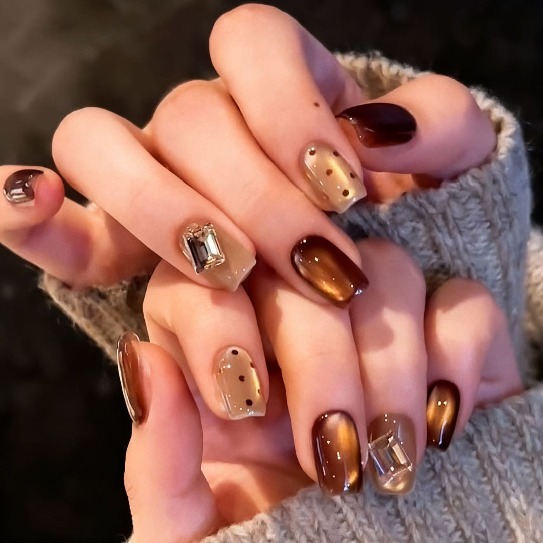 Glamorous artificial nail tips with 3D flower and crystal embellishments Bowlift