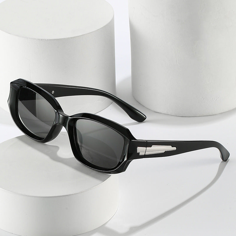 Retro-Inspired Angular Sunglasses with Unique Decorative Details Bowlift
