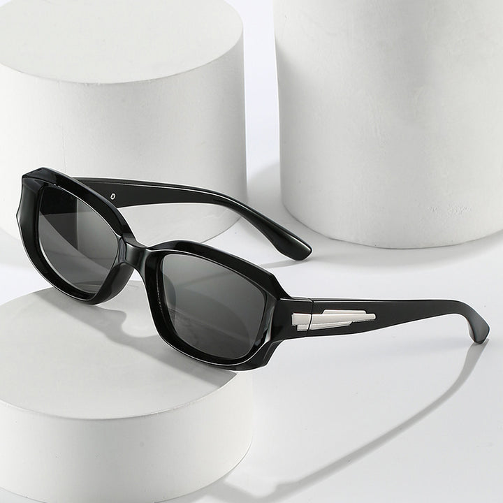 Retro-Inspired Angular Sunglasses with Unique Decorative Details Bowlift