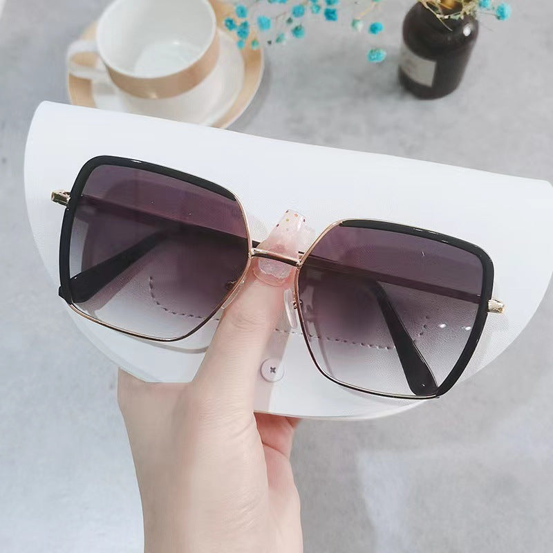 Ladies stylish oversized sunglasses Bowlift