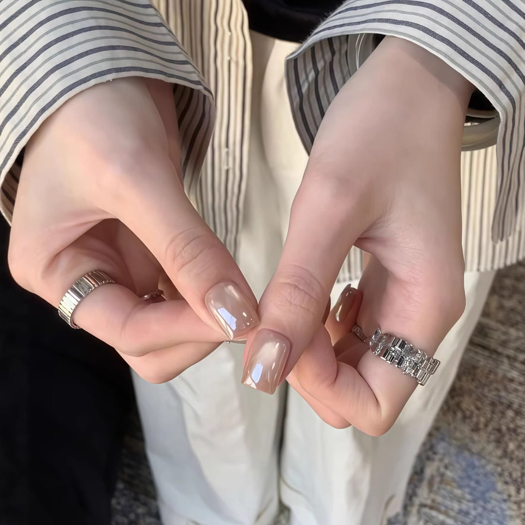 Artificials nails with precious shimmering accents Bowlift