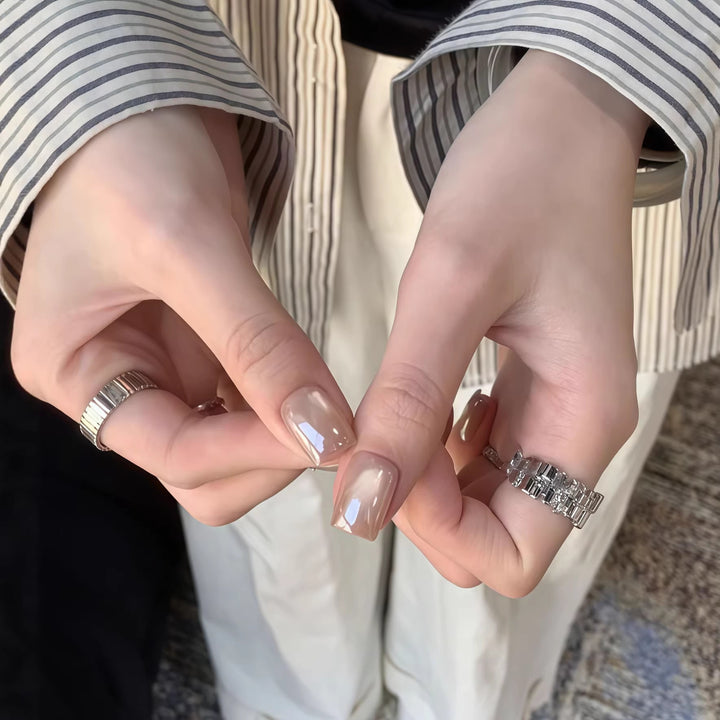 Artificials nails with precious shimmering accents Bowlift