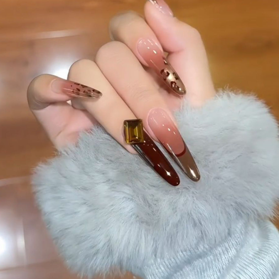 Artificial nails with elegant glitter and gold accent design Bowlift