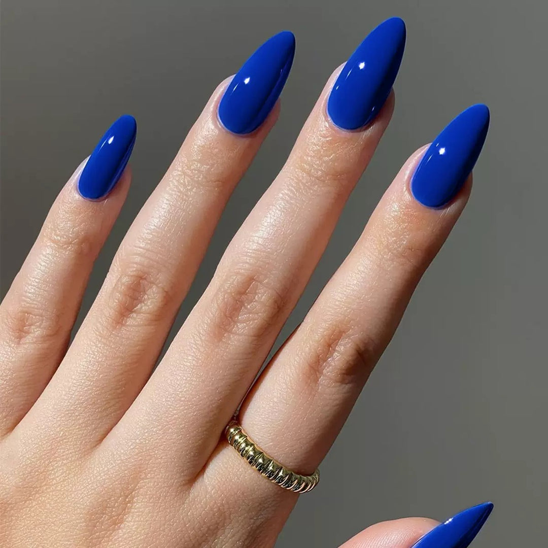 Artificial nail tips in glamorous design Bowlift