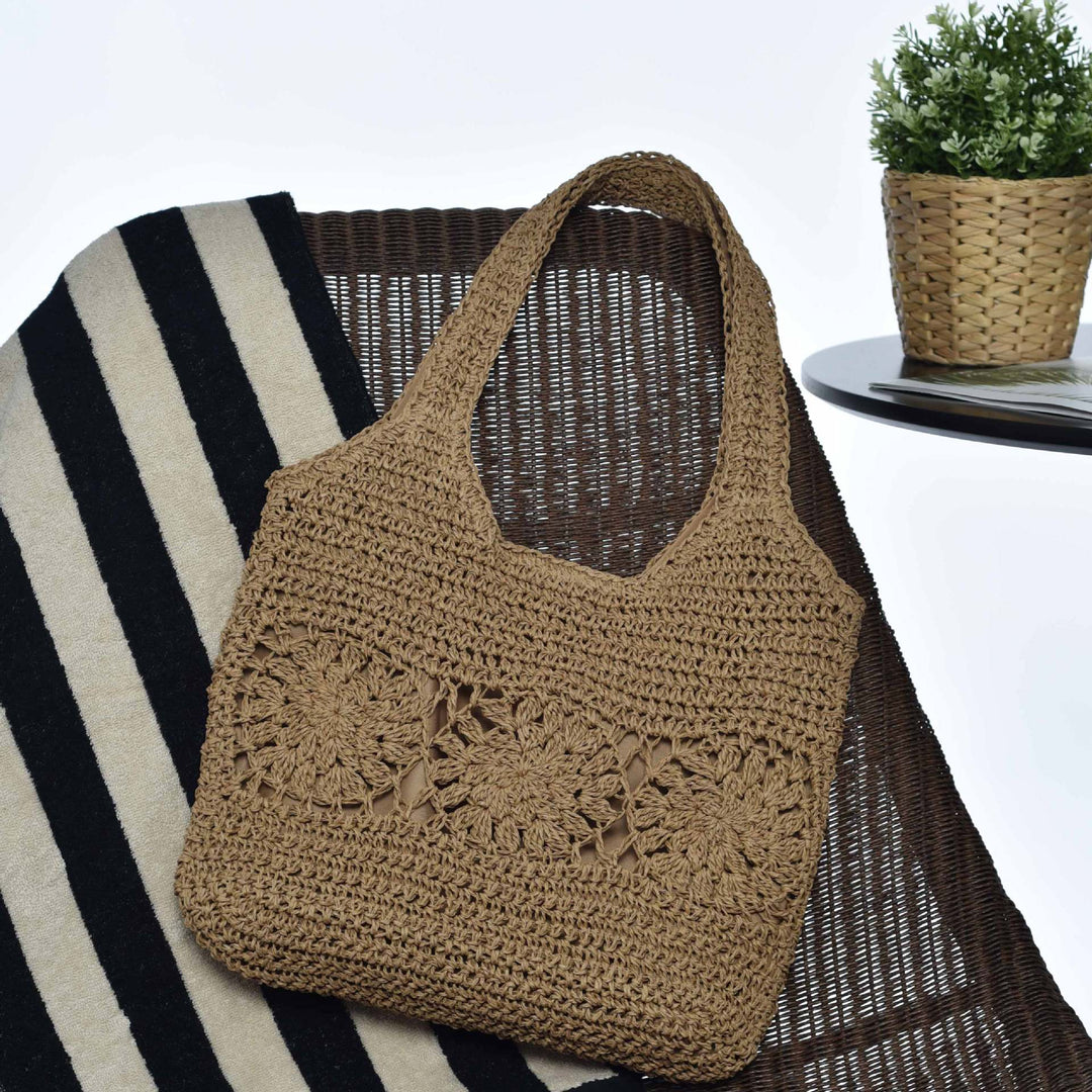Crochet shoulder bag in modern design Bowlift