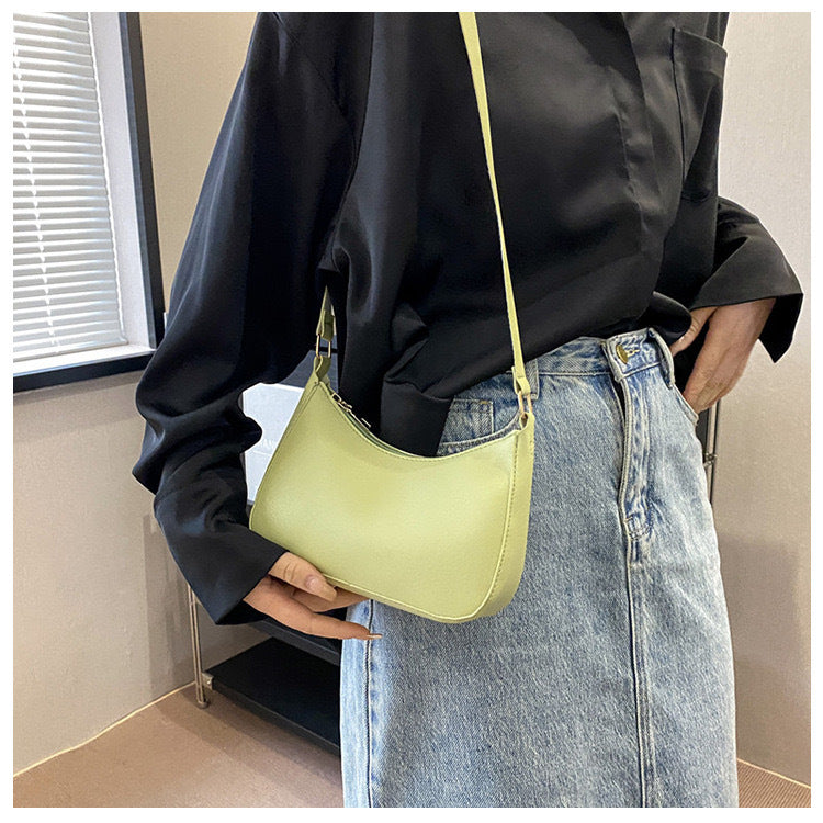 Elegant Handbag in Curved Design Bowlift
