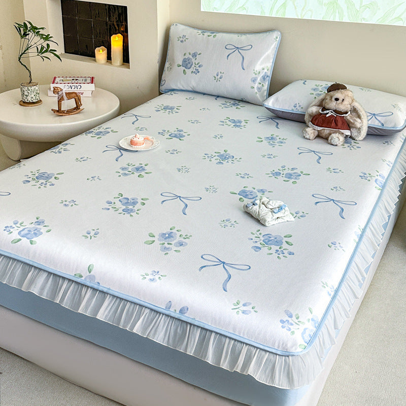 Decorative Bear-Print Mattress Protector
