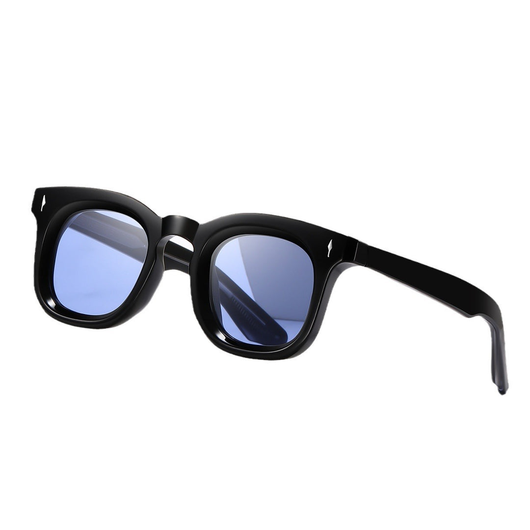 Women’s sunglasses in a modern square design with UV protection Bowlift