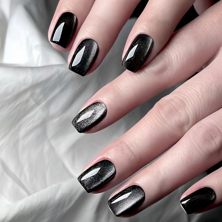 Fashionable artificial nails with high gloss and glamorous finish Bowlift