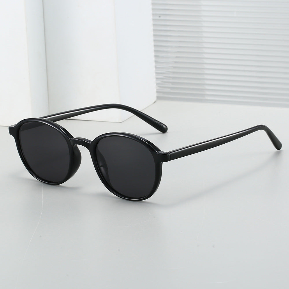 Ladies fashionable sunglasses in classic oval design Bowlift