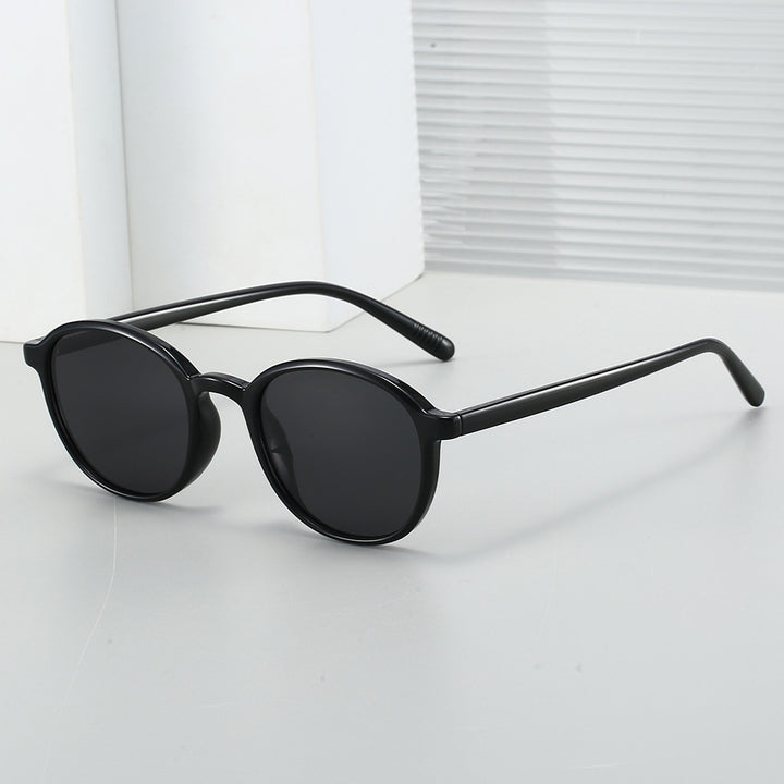 Ladies fashionable sunglasses in classic oval design Bowlift
