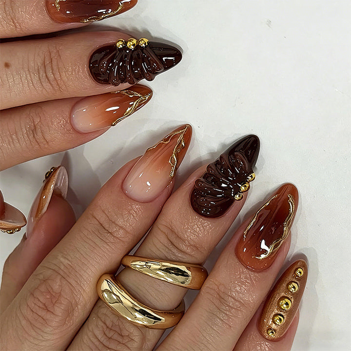 Artful nail set with floral accents Bowlift