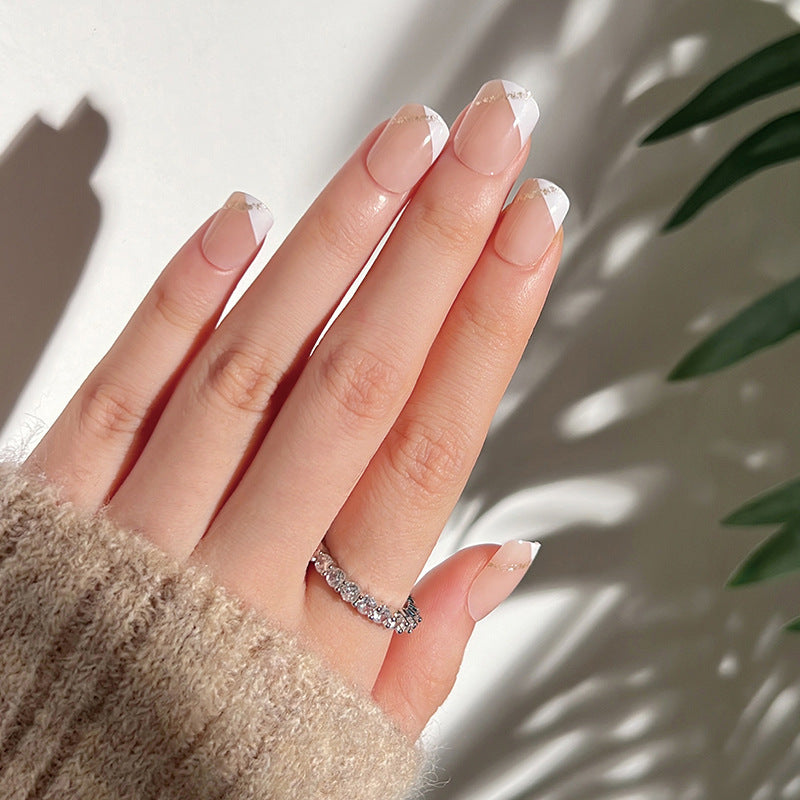 Artful nail extensions with an elegant leaf pattern Bowlift