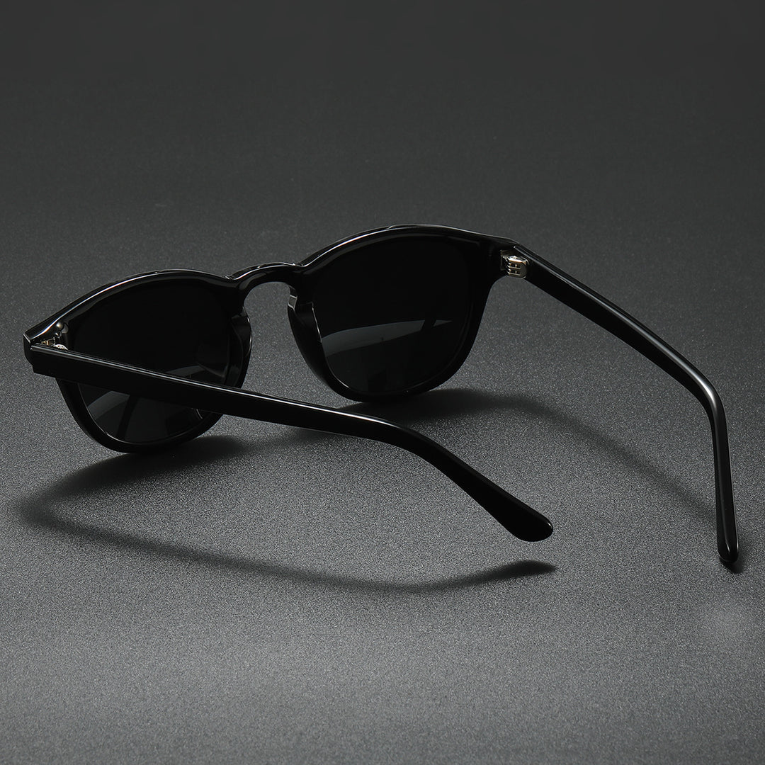 Women’s fashionable sunglasses in contemporary tortoiseshell design Bowlift
