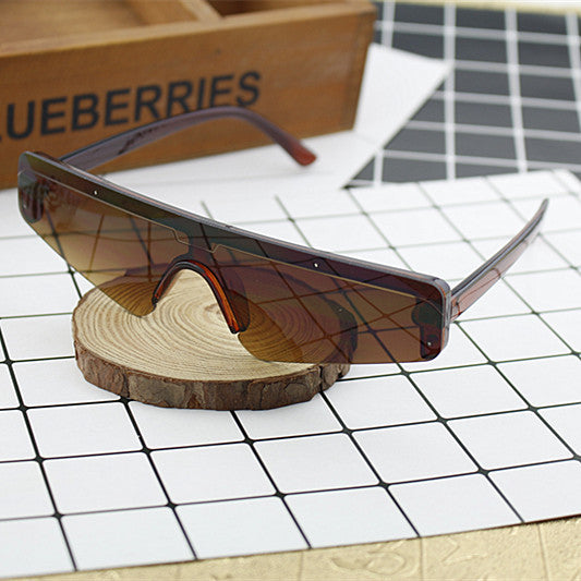 Ladies Sporty Oversized Sunglasses Bowlift