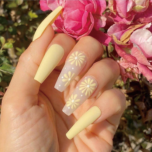 Elegant and artistic artificial nails Bowlift