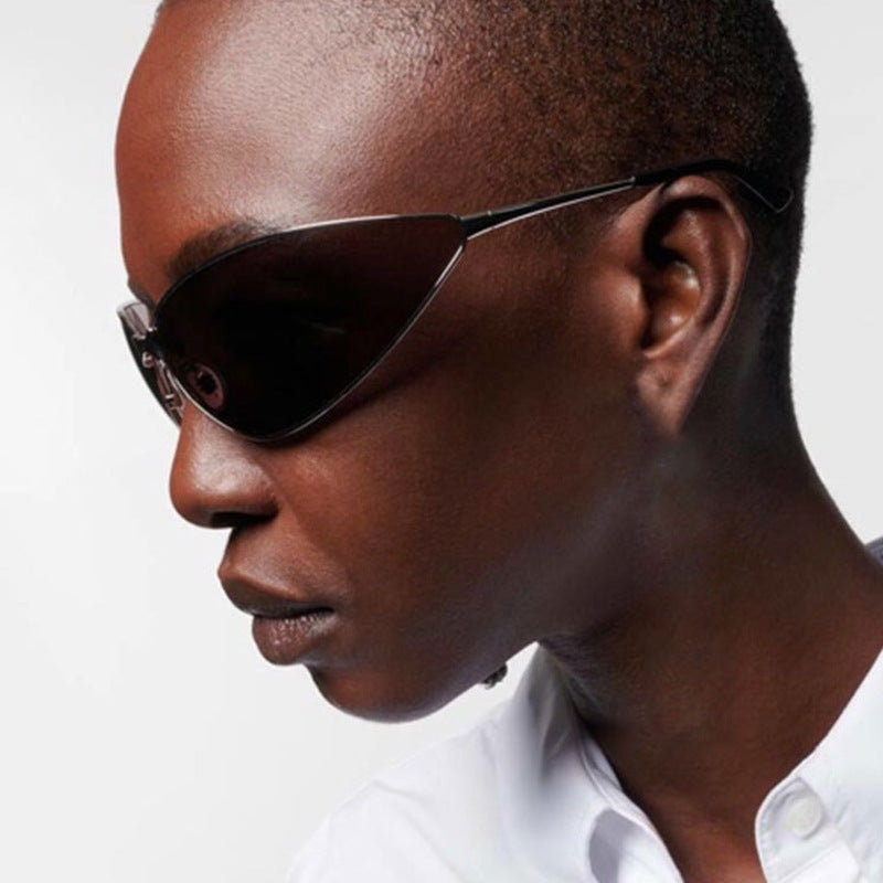 Women's Cat-Eye Sunglasses with Fashionable Metal Frame Bowlift