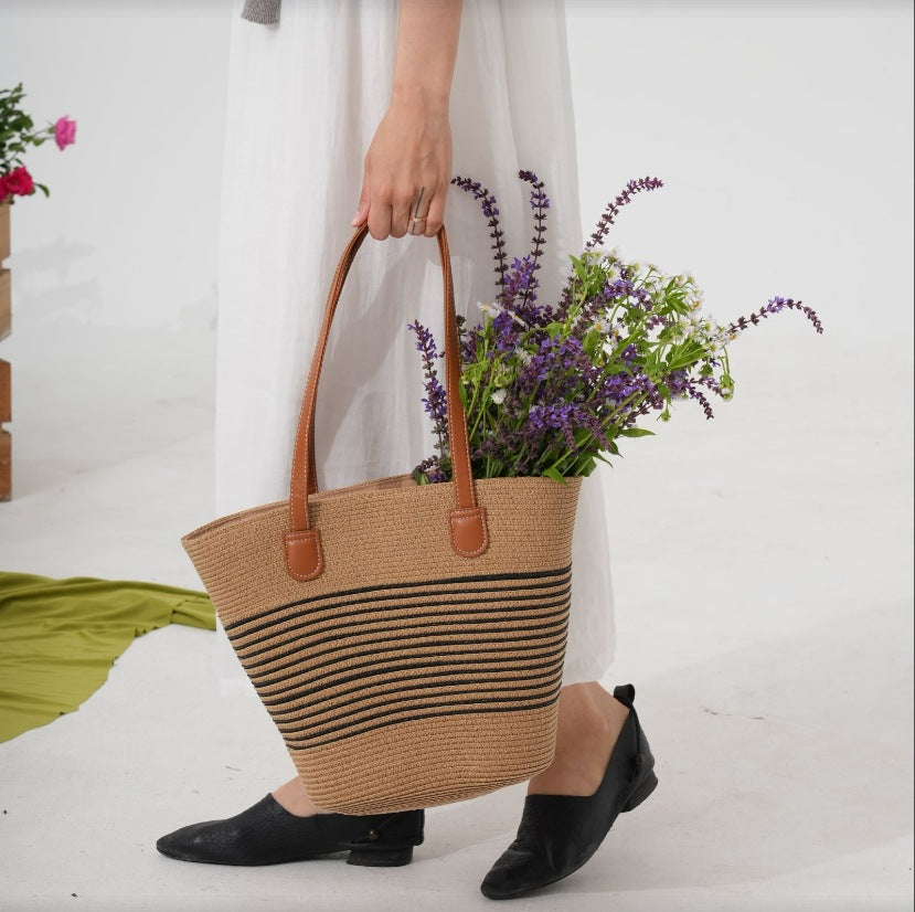 Straw shopping bag with structured accents Bowlift
