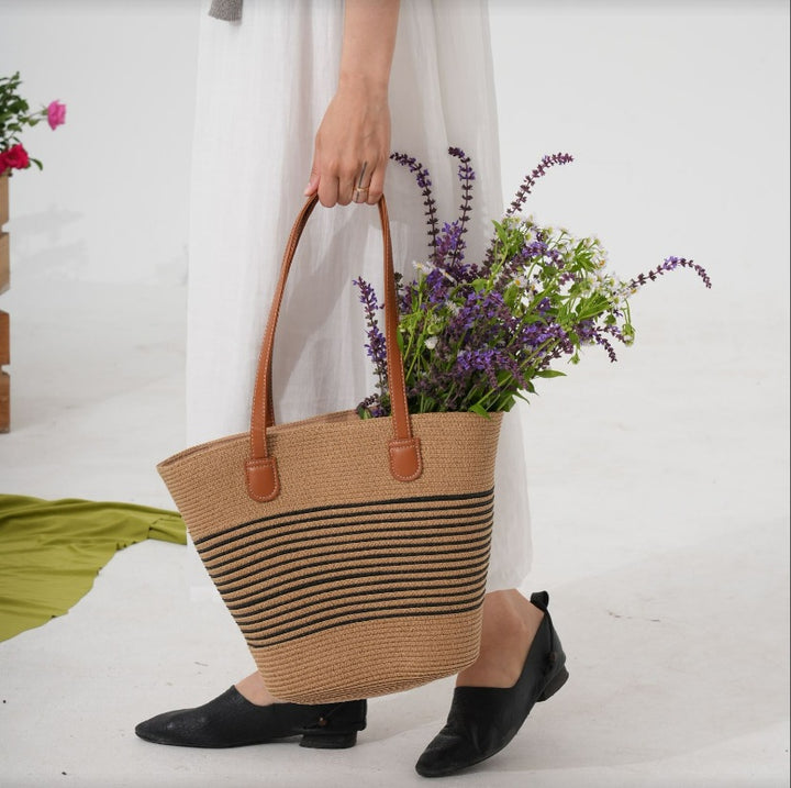 Elegant Bast bag with structured leather handles Bowlift
