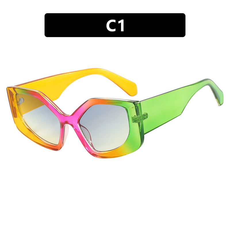 Women's striking sunglasses with oversized design and stylish gradient Bowlift