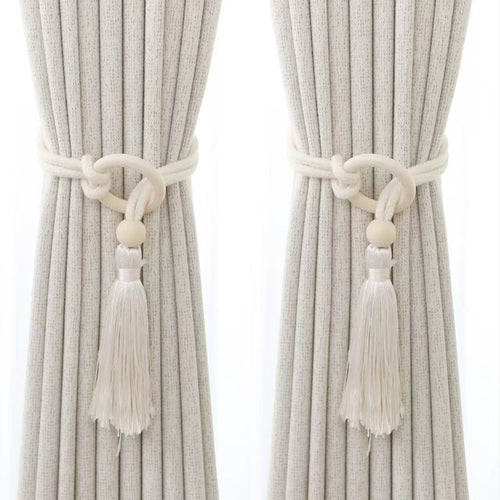 Elegant curtain tieback with tassels Bowlift