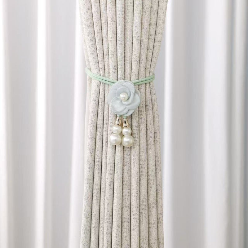 Decorative curtain holder Bowlift