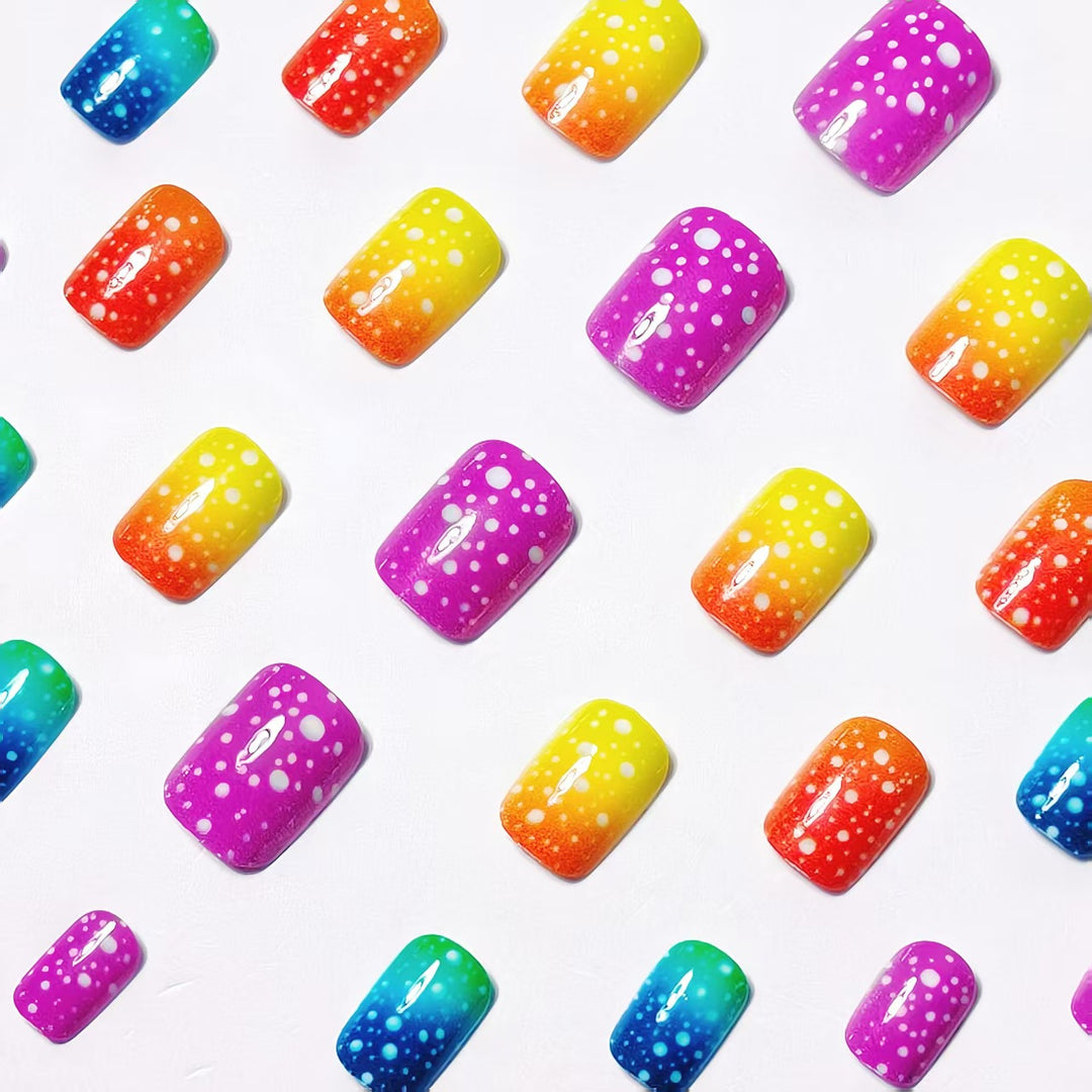 Artificial nails in spectacular ombre design Bowlift