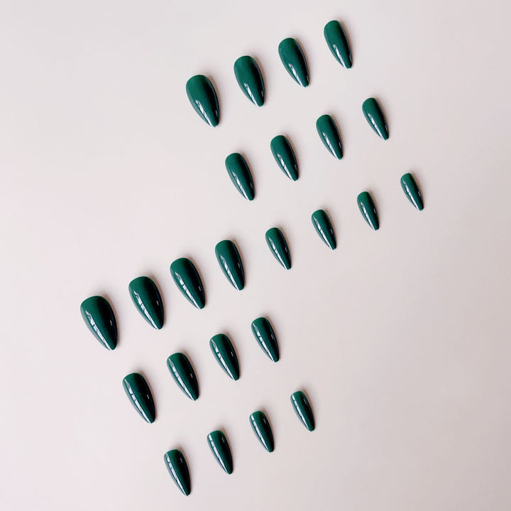 Artificial nail set with elegant, shiny finish Bowlift