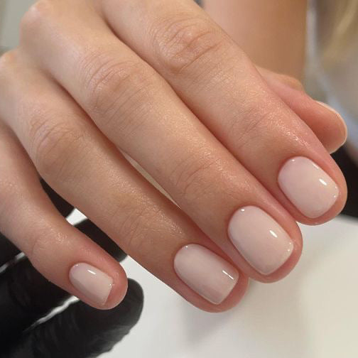 Glamorous nail art with high-gloss finish Bowlift