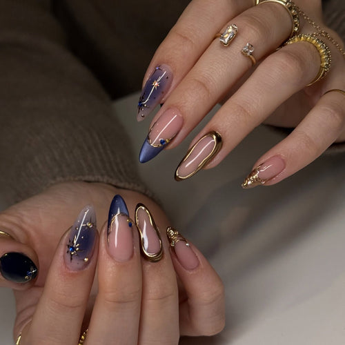 Artificial nails with elegant gold accents Bowlift
