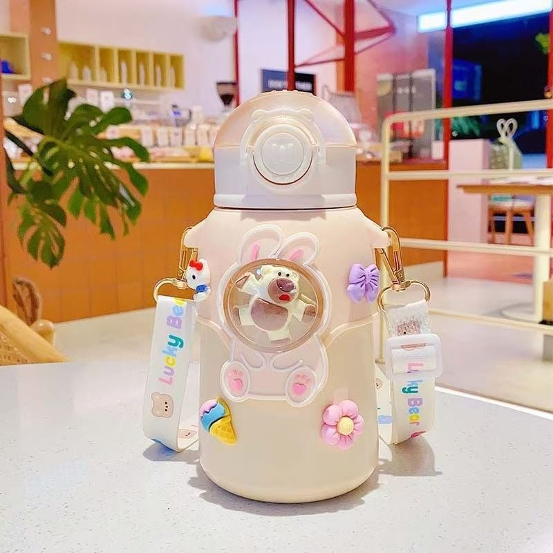 Women's playful and stylish insulated bottle with colorful pendants Bowlift