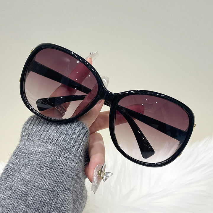 Women Oversized Sunglasses with Fashionable Gradient Design Bowlift