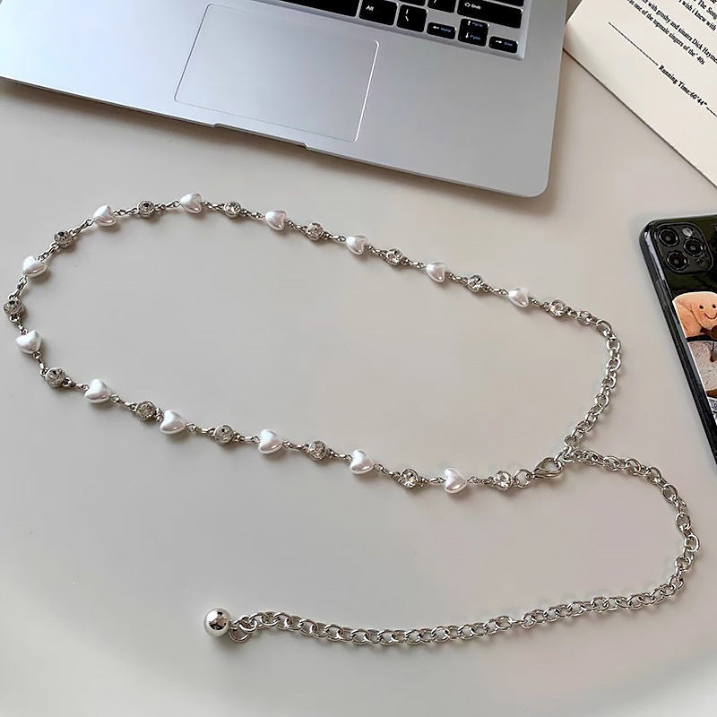 Elegant necklace with pearls and heart pendants Bowlift