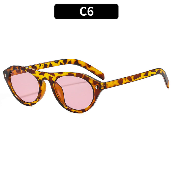 Fashionable Cat-Eye Sunglasses with Leopard Print Design