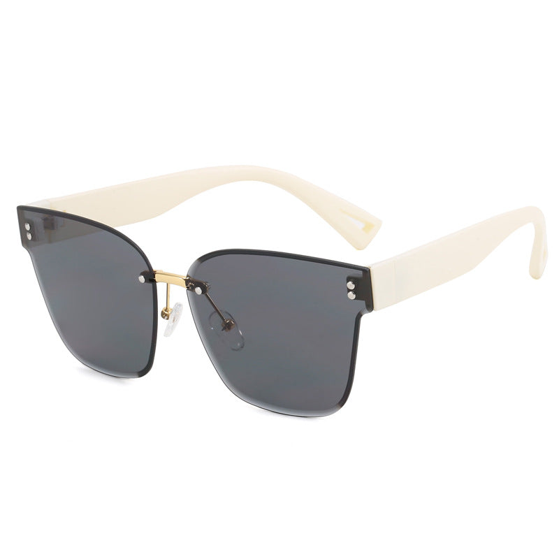 Ladies stylish sunglasses with elegant shield design Bowlift