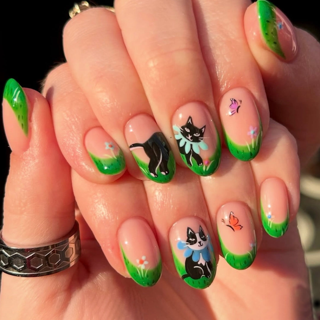 Artistic Cat-Inspired Nail Art Bowlift
