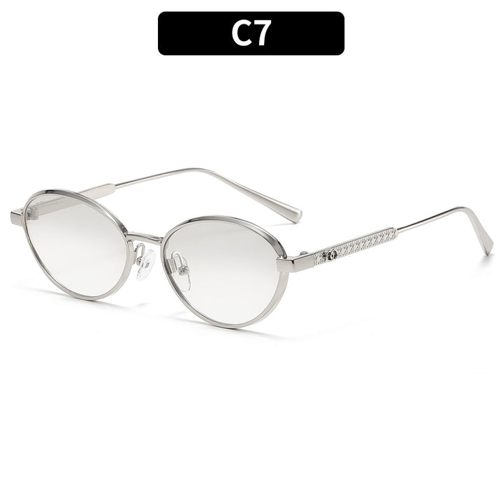 Fashionable Oval Frame Sunglasses with Gradient Lenses