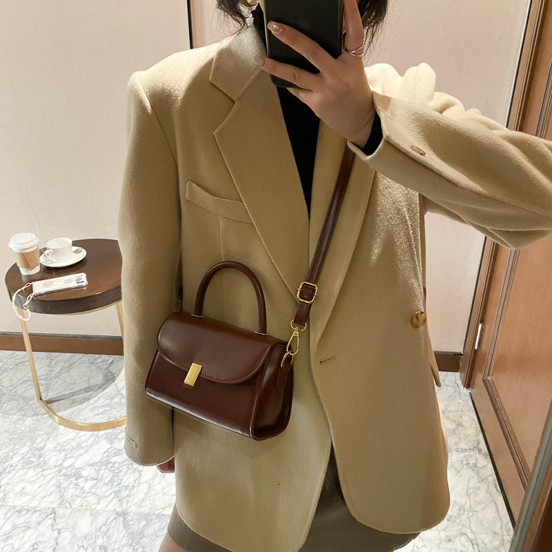 Sophisticated Structured Handbag Bowlift