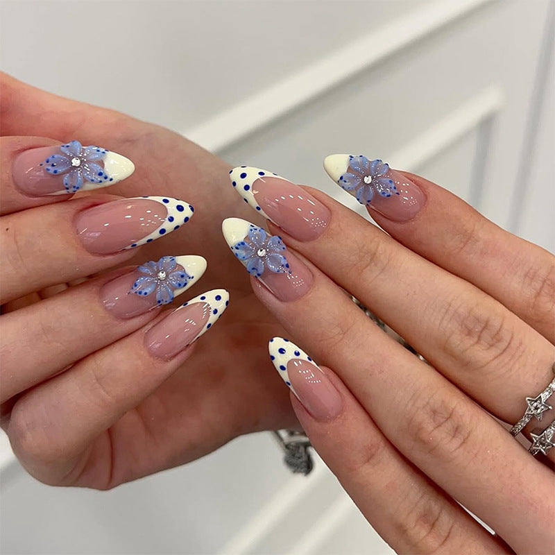 Artificial nails with delicate butterfly designs Bowlift