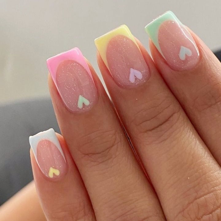Artificial nail set with playful color gradients and heart motifs Bowlift