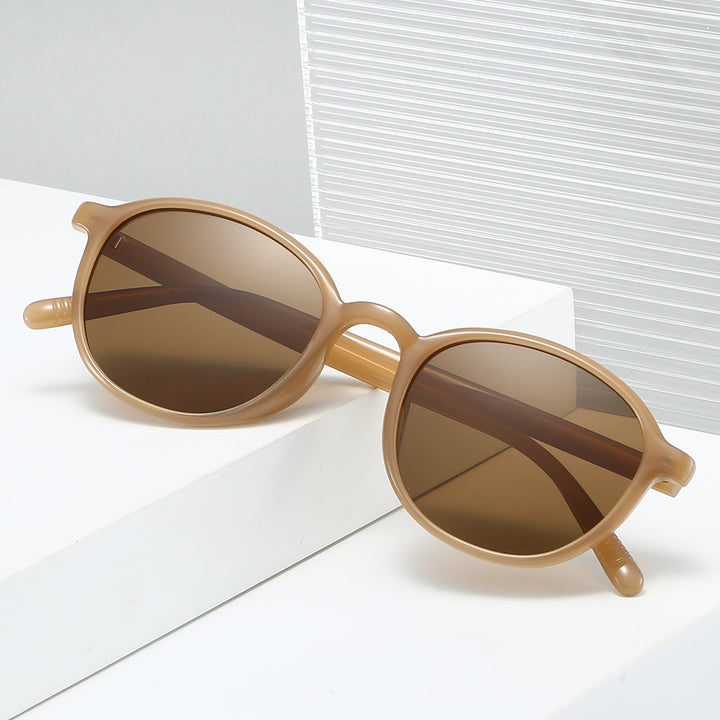 Ladies fashionable sunglasses in classic oval design Bowlift