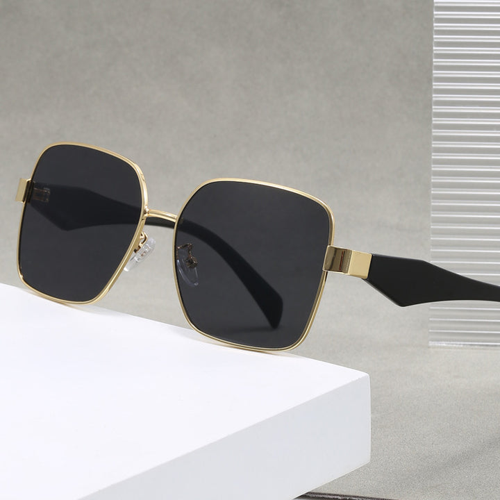 Women stylish square sunglasses with curved frame Bowlift