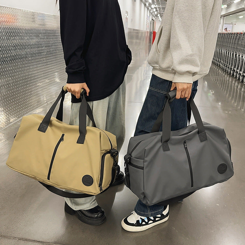 Sporty travel bag with water-repellent material and practical organizer compartments Bowlift