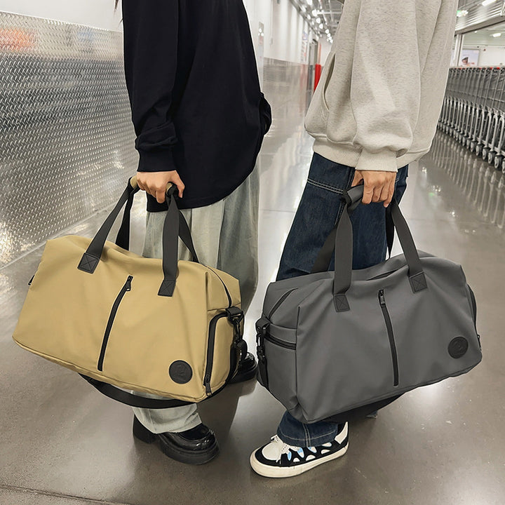 Sporty travel bag with water-repellent material and practical organizer compartments Bowlift