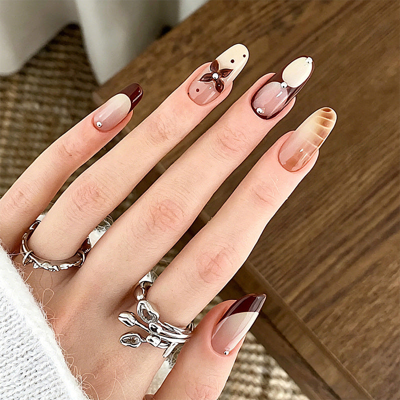 Artful nail set with floral accents Bowlift