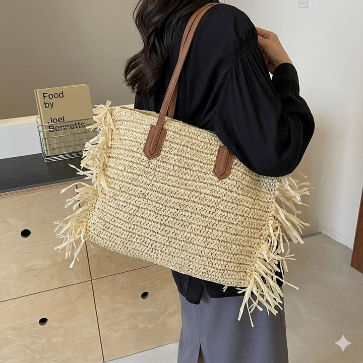Beach bag with fringed design and sturdy leather handles Bowlift