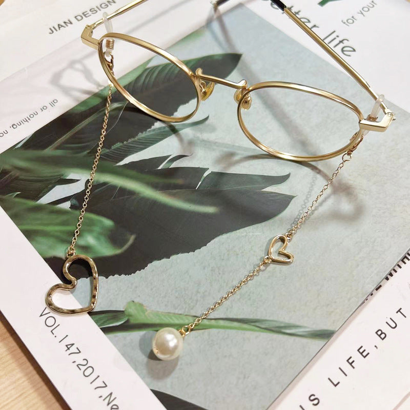 Heart-Shaped Pearl Accent Eyewear Chain Bowlift