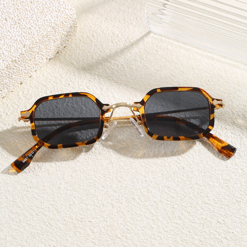Fashionable Oversized Sunglasses in Modern Design Bowlift