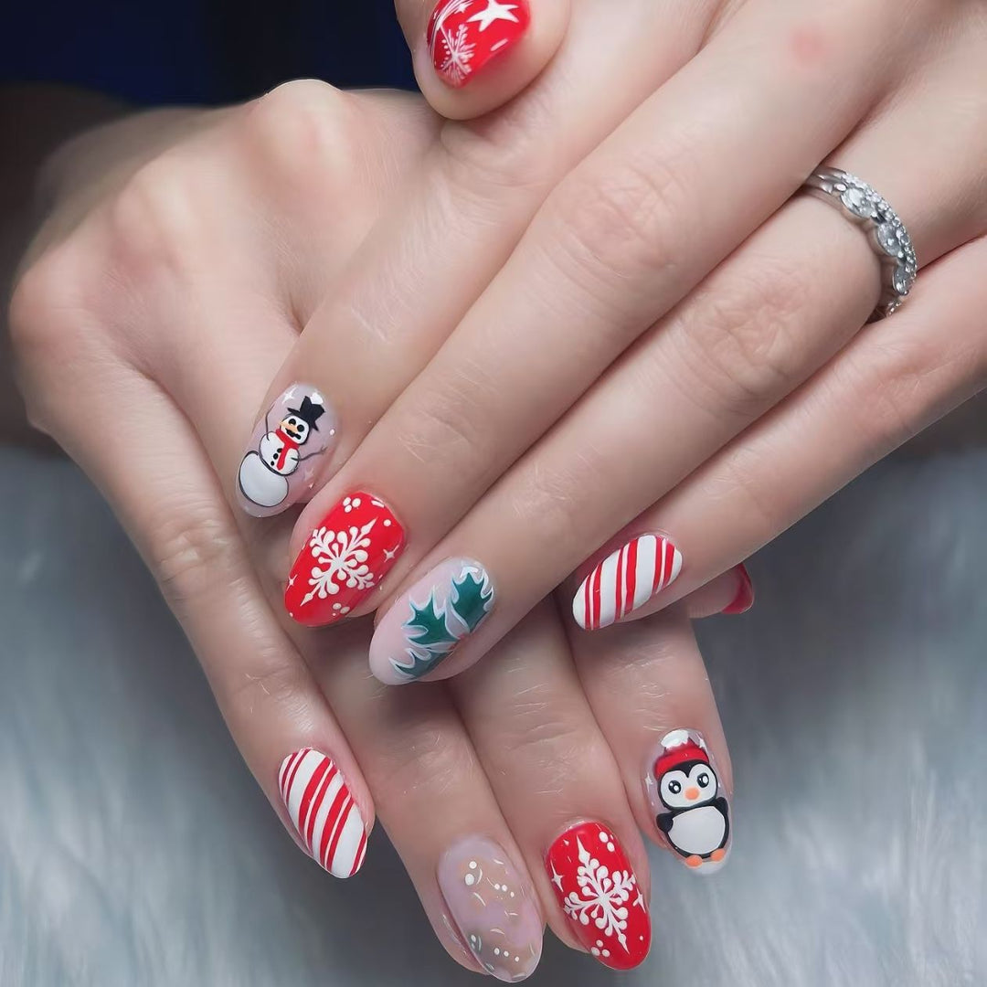 Artificial nail set with winter motifs and glamorous Christmas designs Bowlift