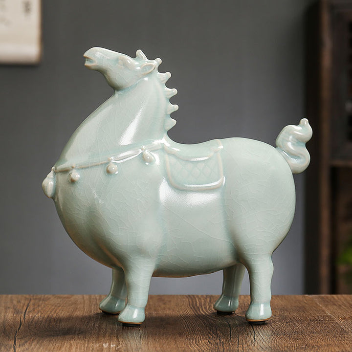Decorative ceramic horse Bowlift